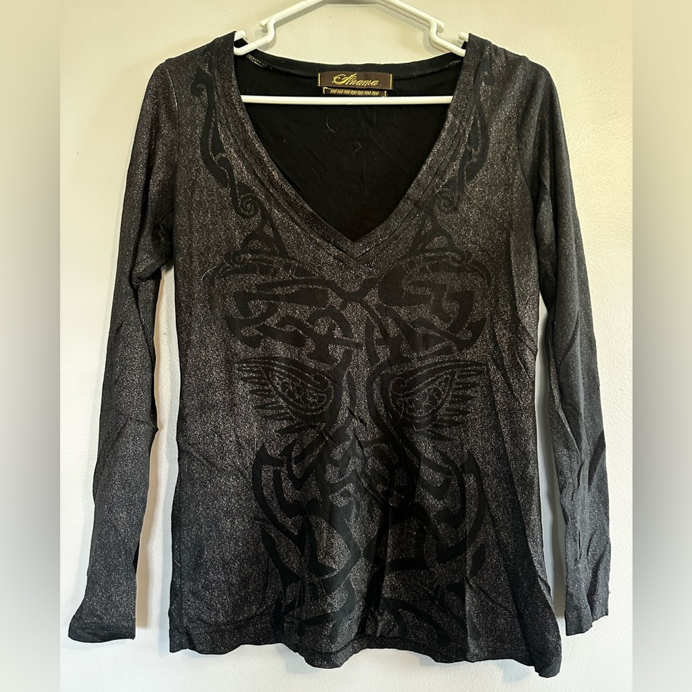 Long sleeve black/bronze top.